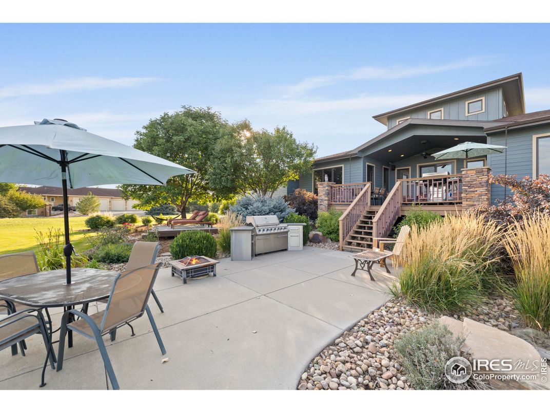 Backyard, Exterior, Outdoor Kitchen