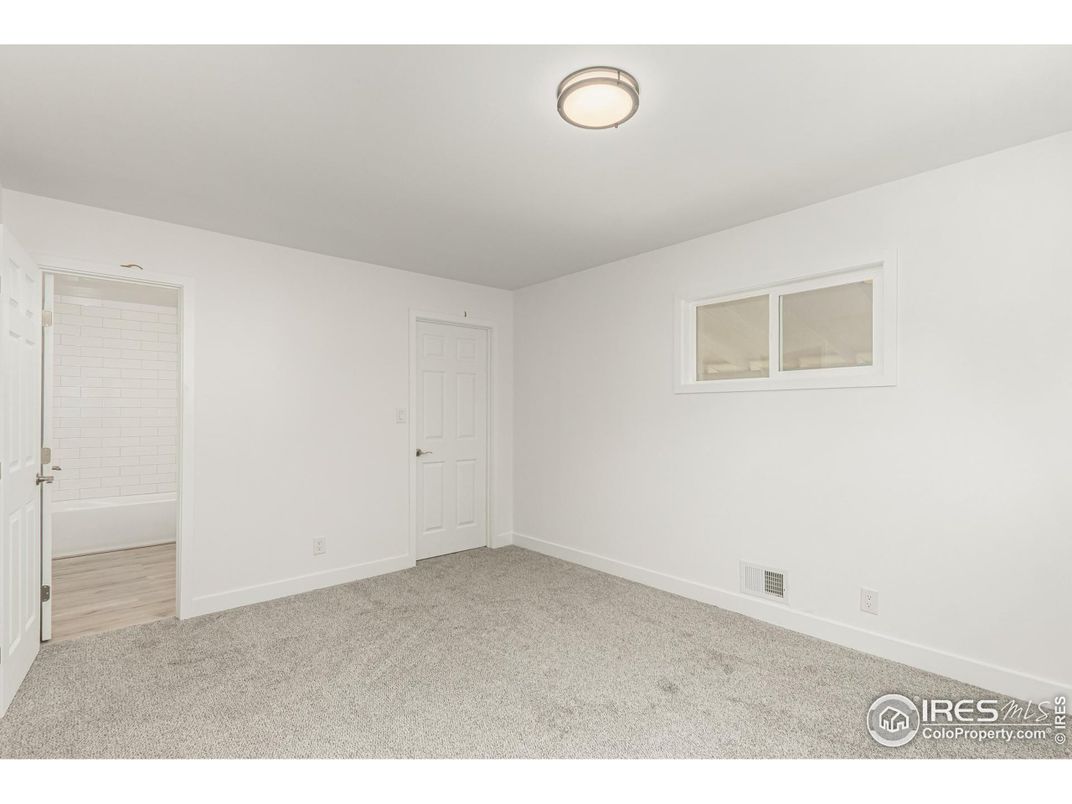 Empty room, Interior