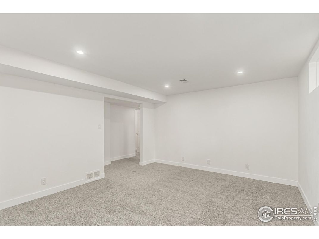 Empty room, Interior, Recessed Lighting