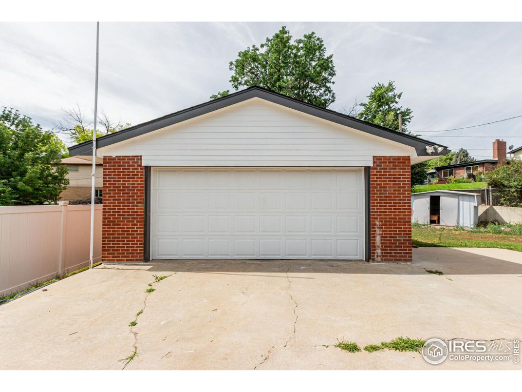 Detached Garage, Exterior