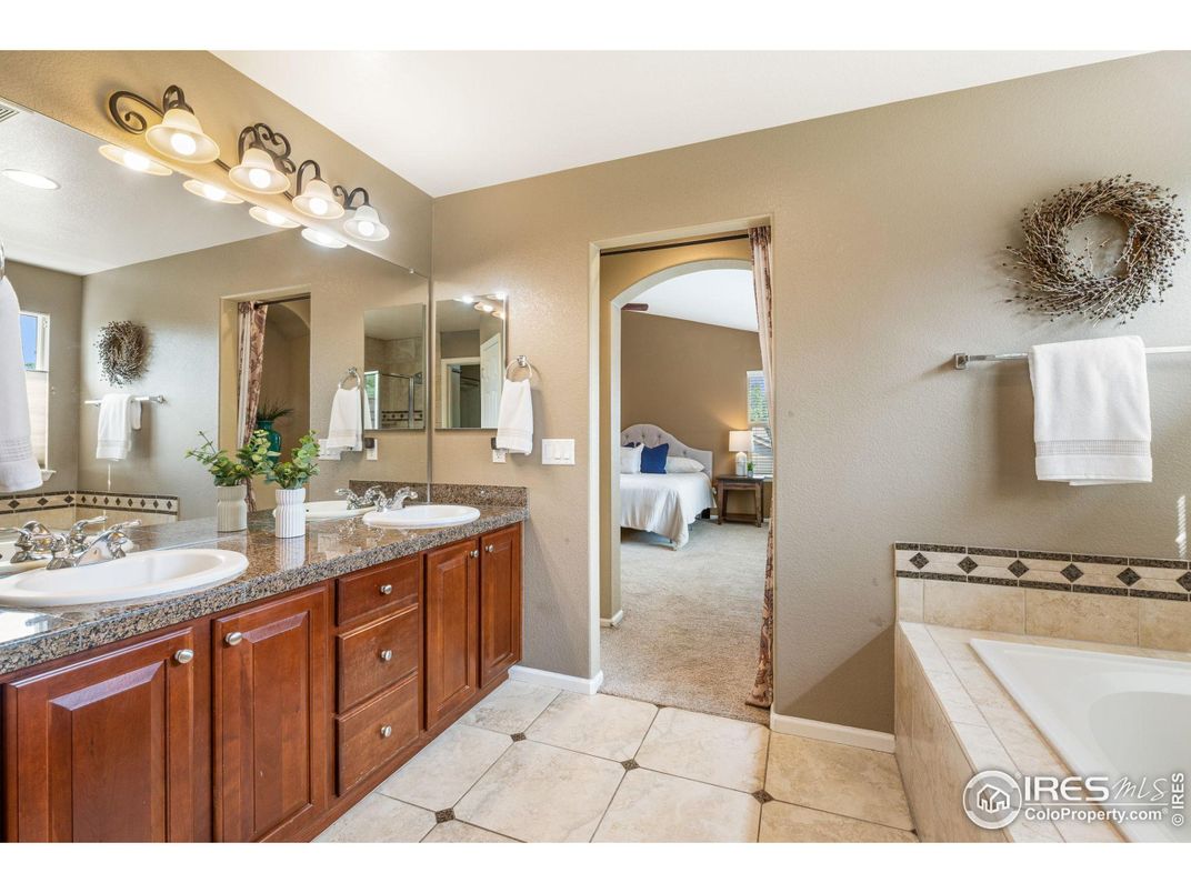 Bathroom, Bedroom, Dual Sink Vanities, Interior