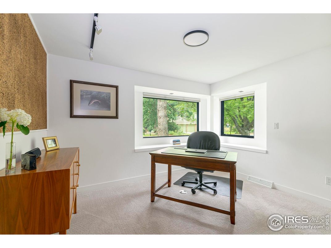 Home Office, Interior