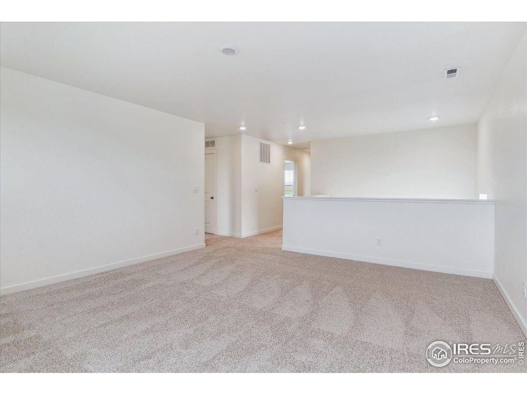 Empty room, Interior, Recessed Lighting