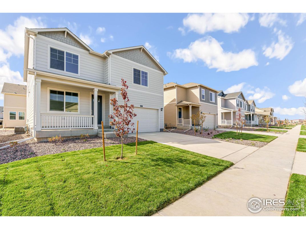 Attached, Exterior, Facade, American Craftsman