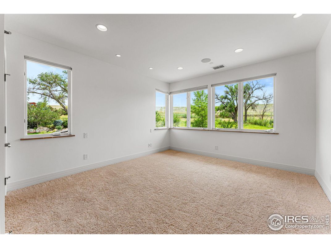 Empty room, Interior, Recessed Lighting