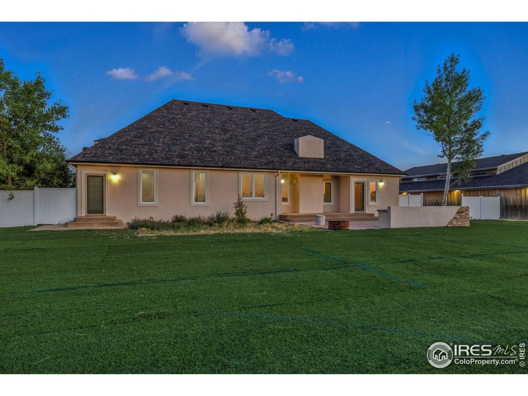 Backyard, Exterior, Facade, Ranch