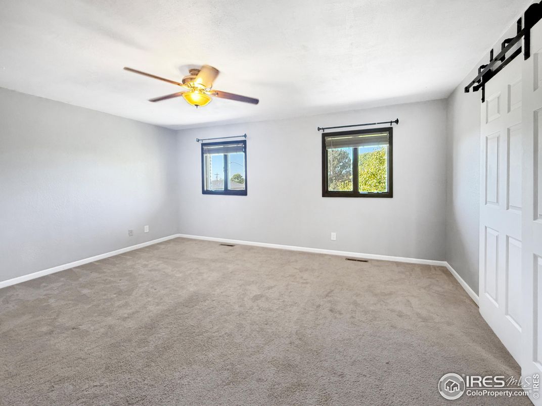 Empty room, Interior