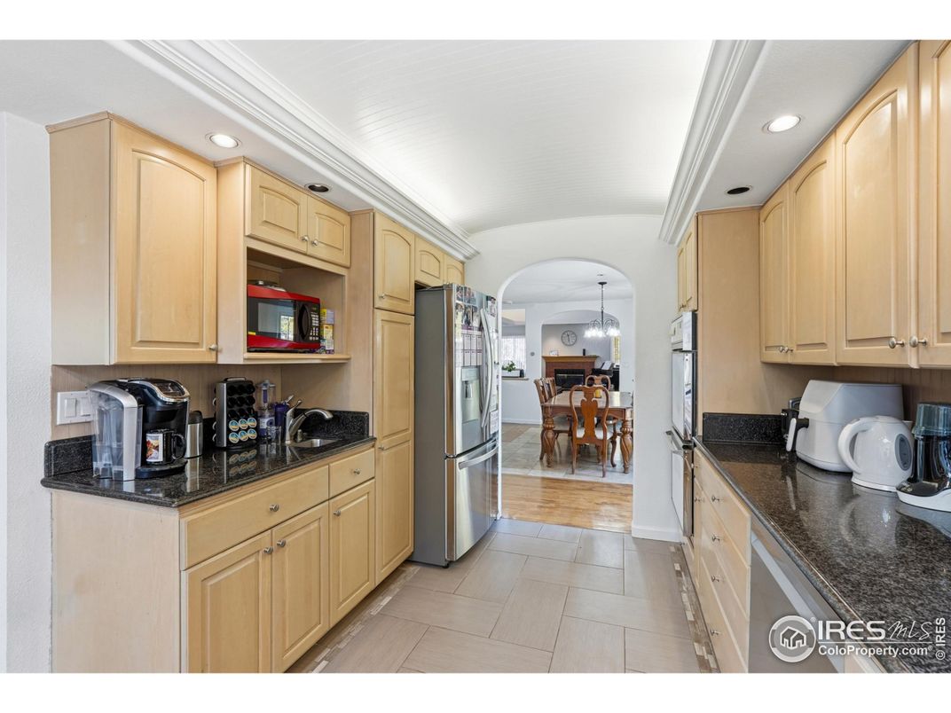 Chandelier, Dining room, Interior, Kitchen, Pendant Lights, Recessed Lighting, Wood Texture Flooring