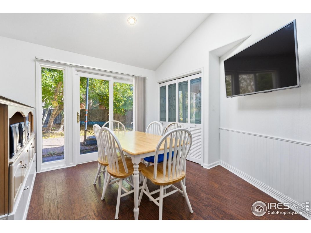 Dining room, Interior, Recessed Lighting, Wood Texture Flooring