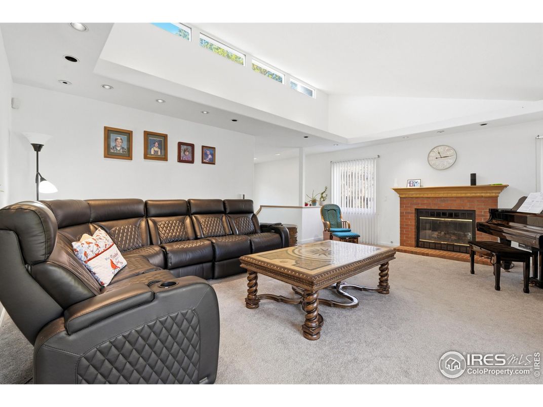 Fireplace, Interior, Living room, Piano, Recessed Lighting