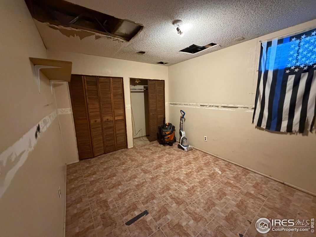 Empty room, Interior