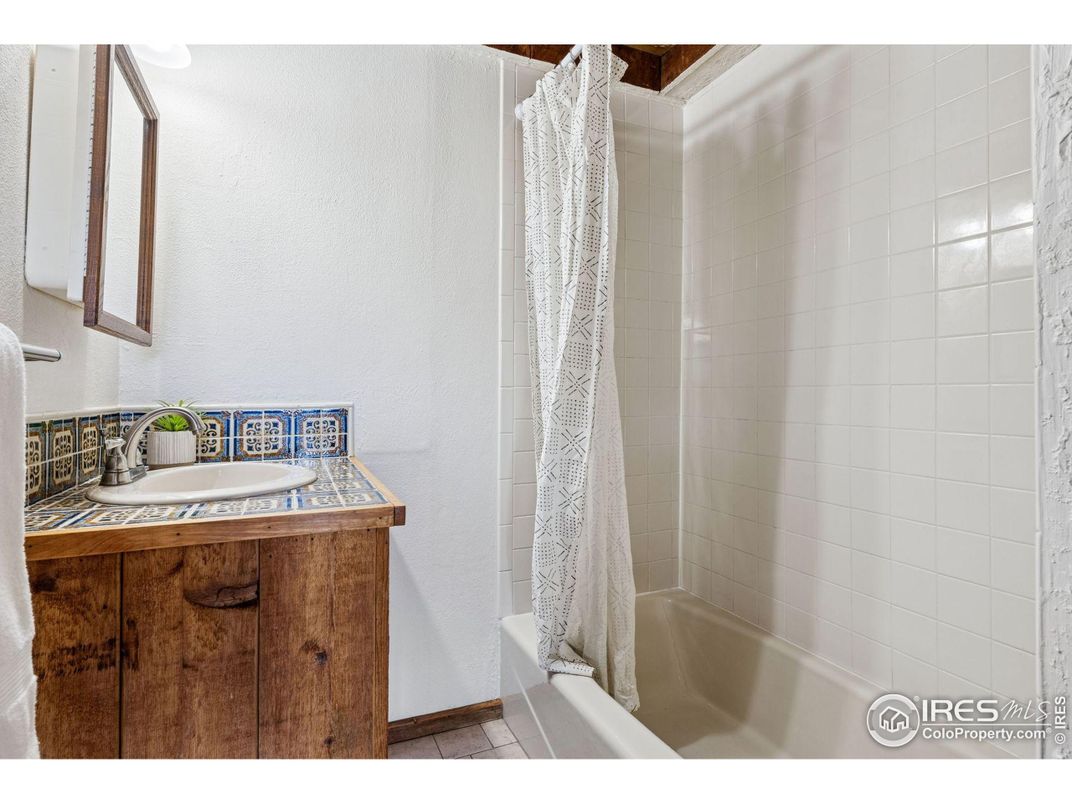 Bathroom, Interior, Tile Countertops