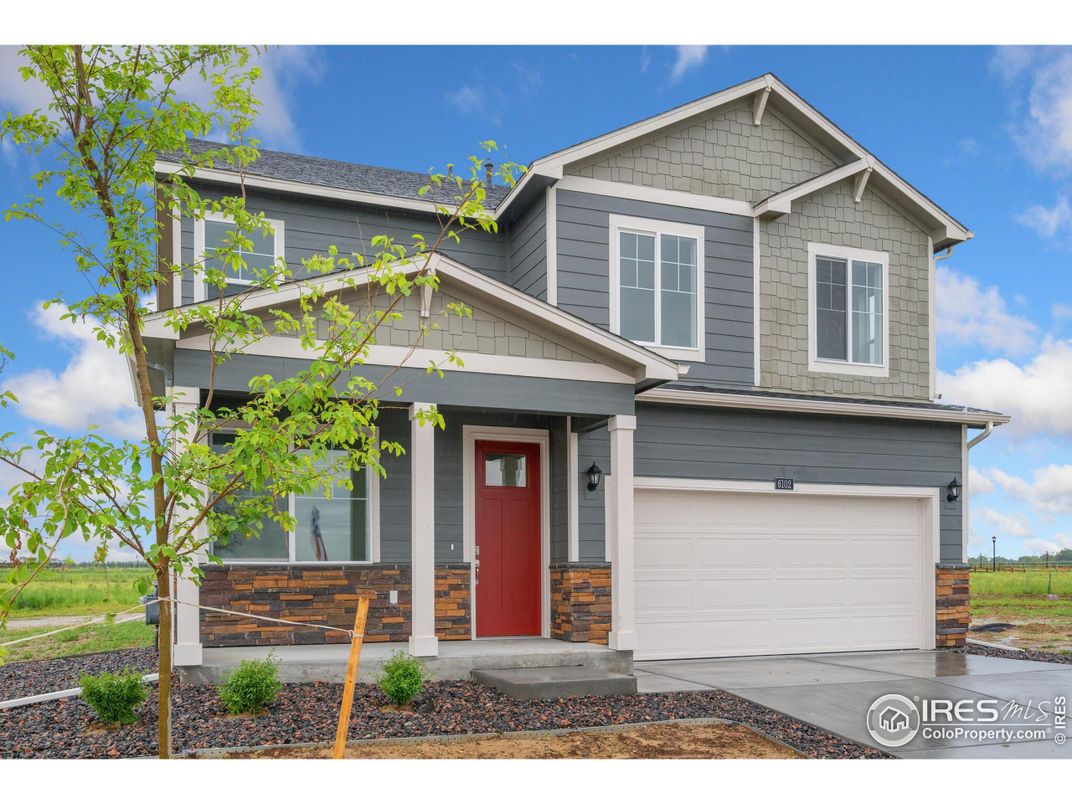 Attached, Exterior, Facade, American Craftsman