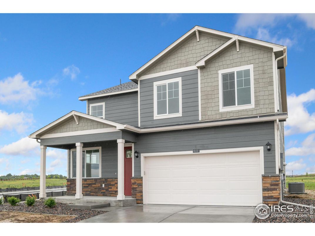 Attached, Exterior, Facade, American Craftsman
