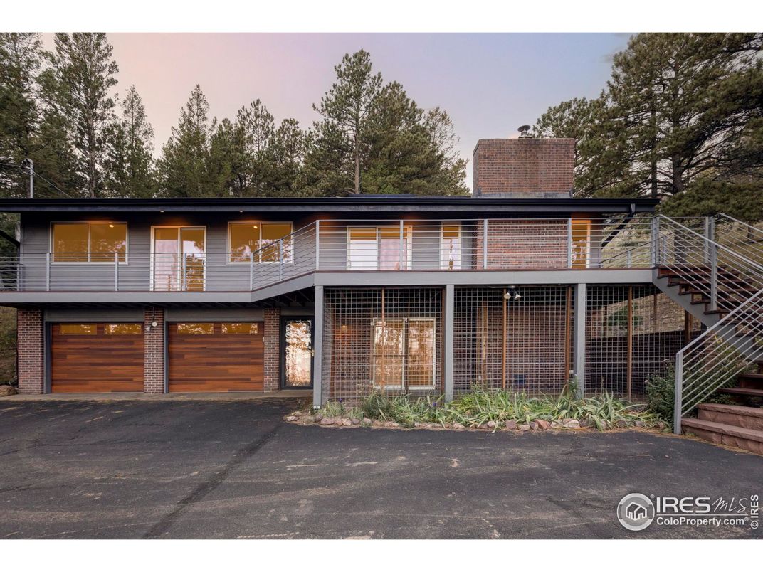Attached, Exterior, Facade, Raised Ranch