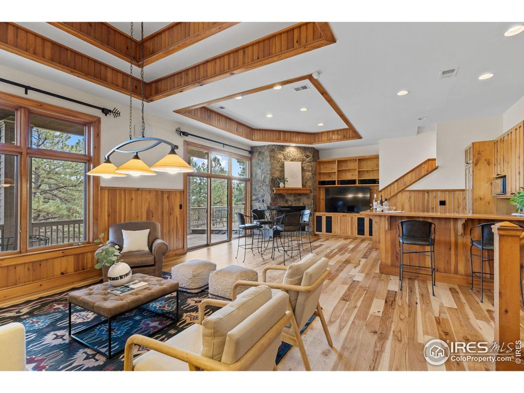 Dining room, Interior, Living room, Pendant Lights, Recessed Lighting, Wood Texture Flooring