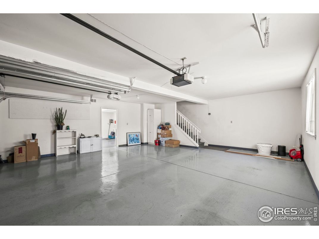 Garage, Interior