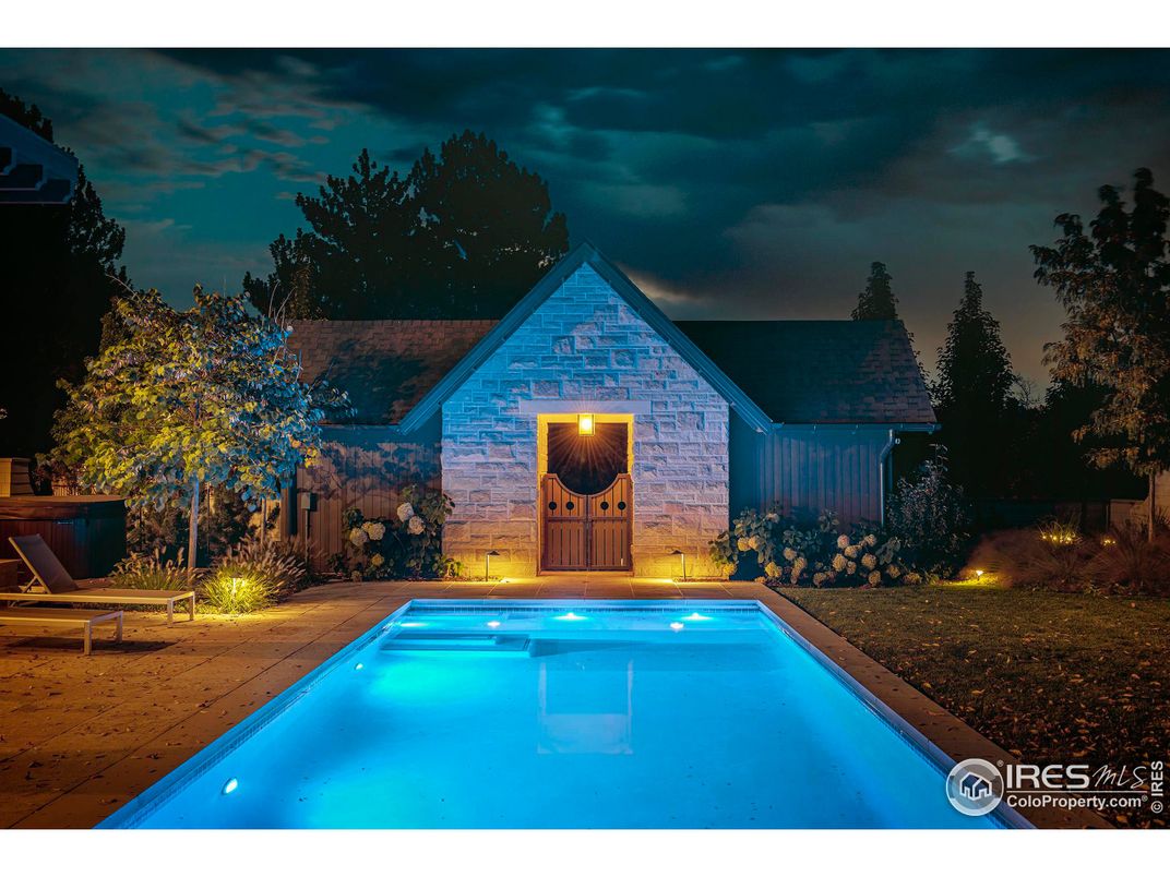 Exterior, Pool