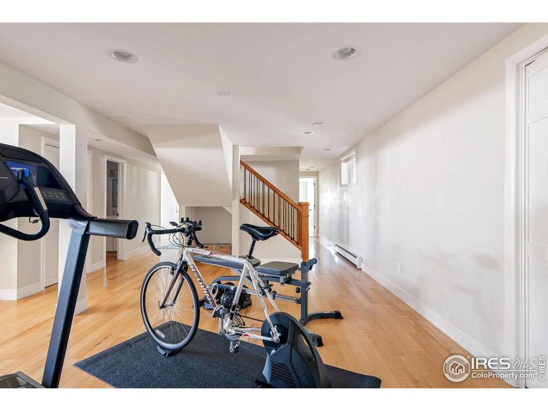 Fitness Equipment, Interior, Recessed Lighting, Wood Texture Flooring