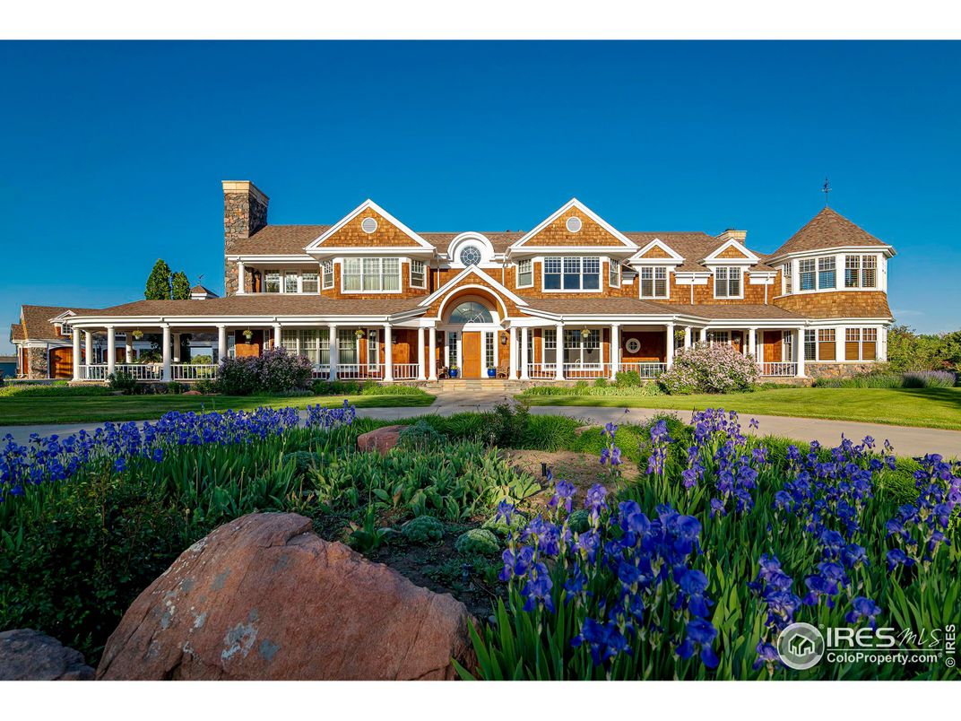 Backyard, Exterior, Facade, Queen Anne Victorian