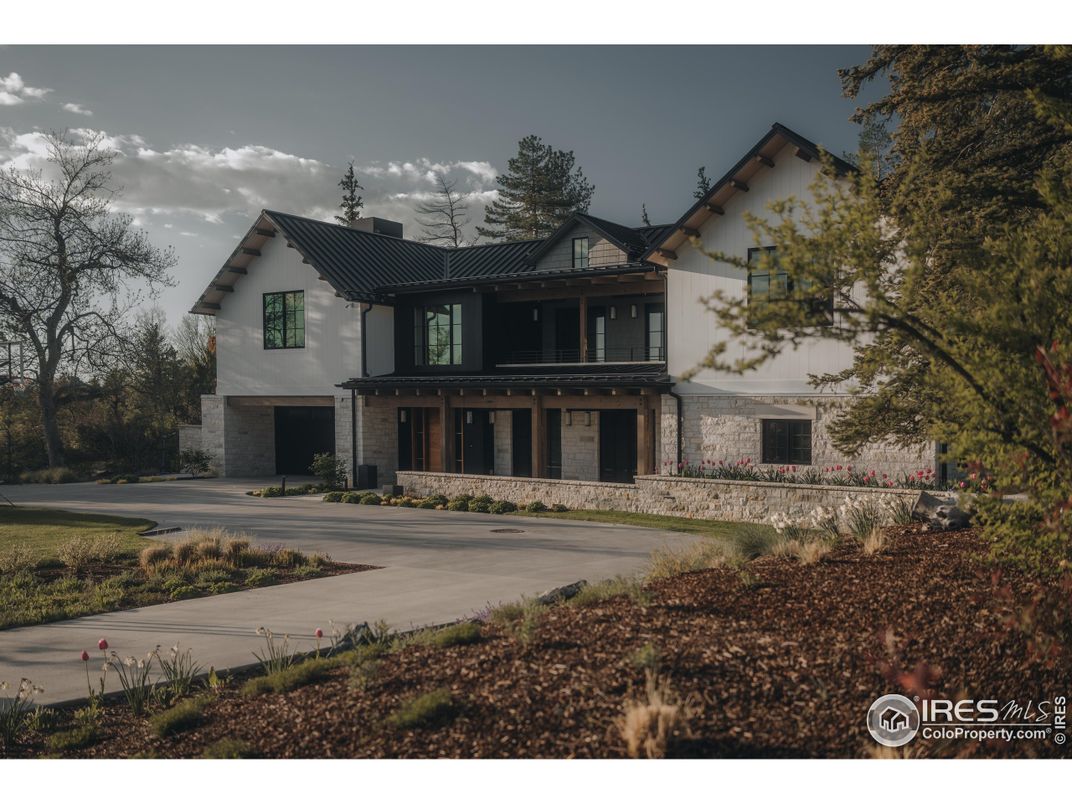 Backyard, Exterior, Facade, Farmhouse