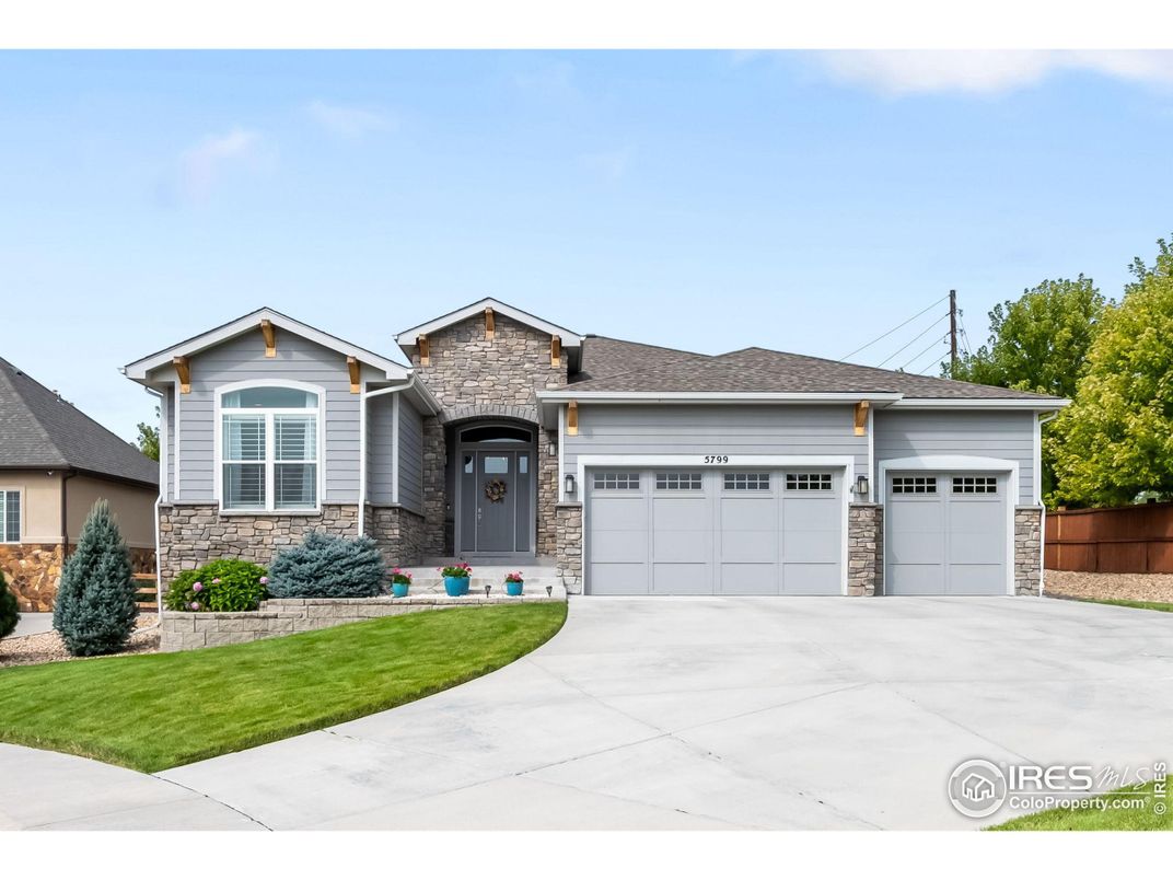 Attached, Exterior, Facade, Ranch