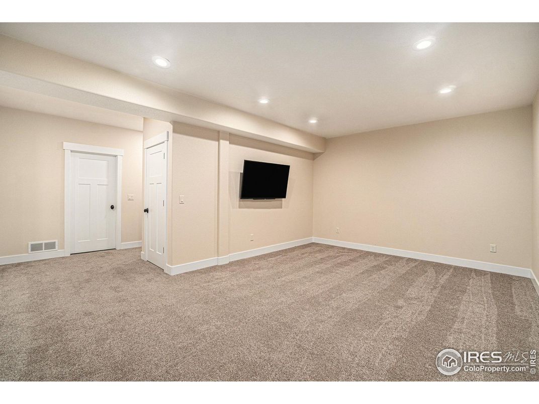 Empty room, Interior, Recessed Lighting