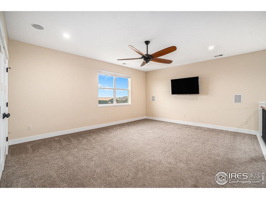 Empty room, Interior, Recessed Lighting