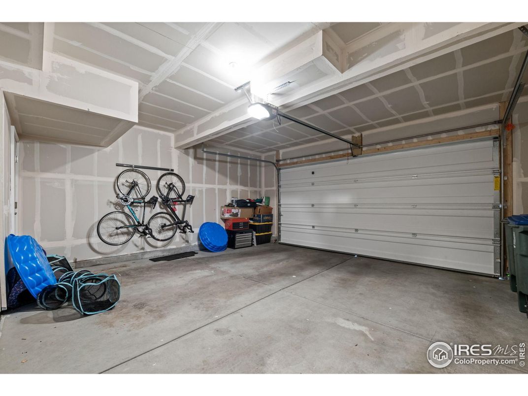 Garage, Interior