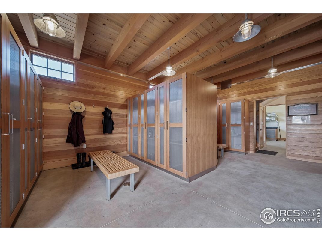 Empty room, Interior, Wooden Beams, Wooden Ceilings, Wooden Walls