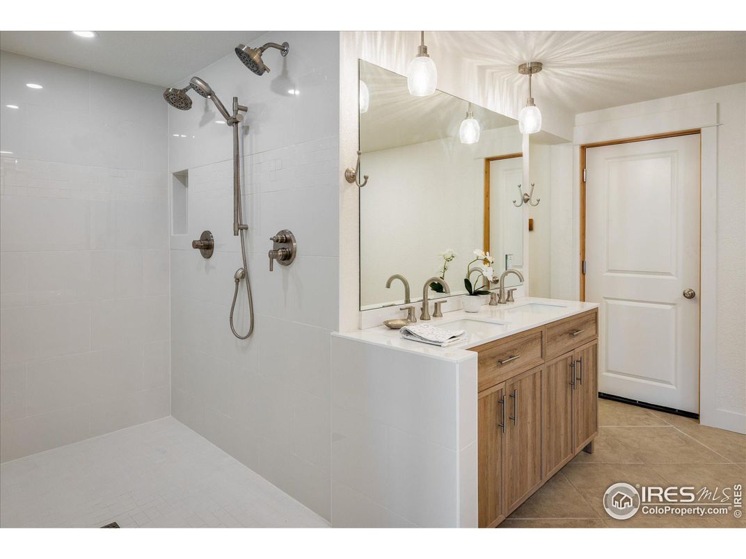 Bathroom, Interior, Pendant Lights, Recessed Lighting
