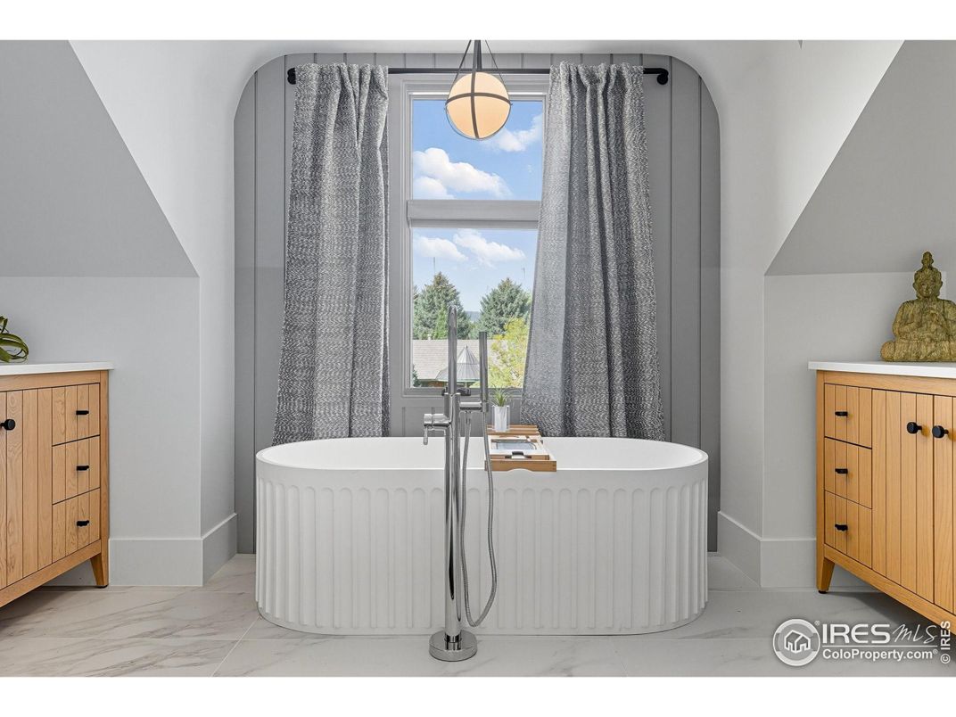 Bathroom, Interior, Marble, Pendant Lights
