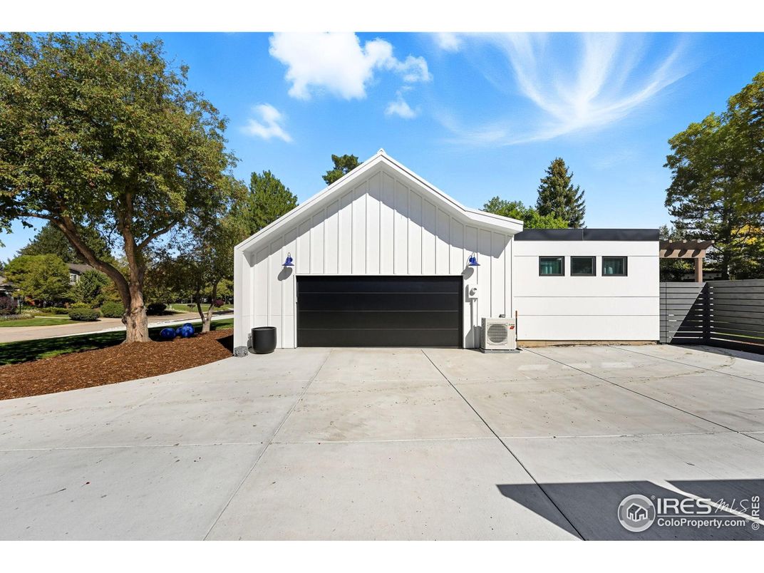 Detached Garage, Exterior