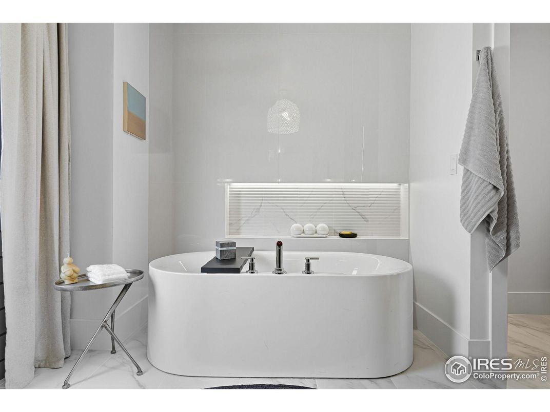 Bathroom, Free Standing Baths, Interior