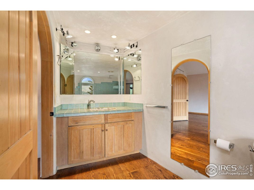 Bathroom, Interior, Recessed Lighting, Wood Texture Flooring
