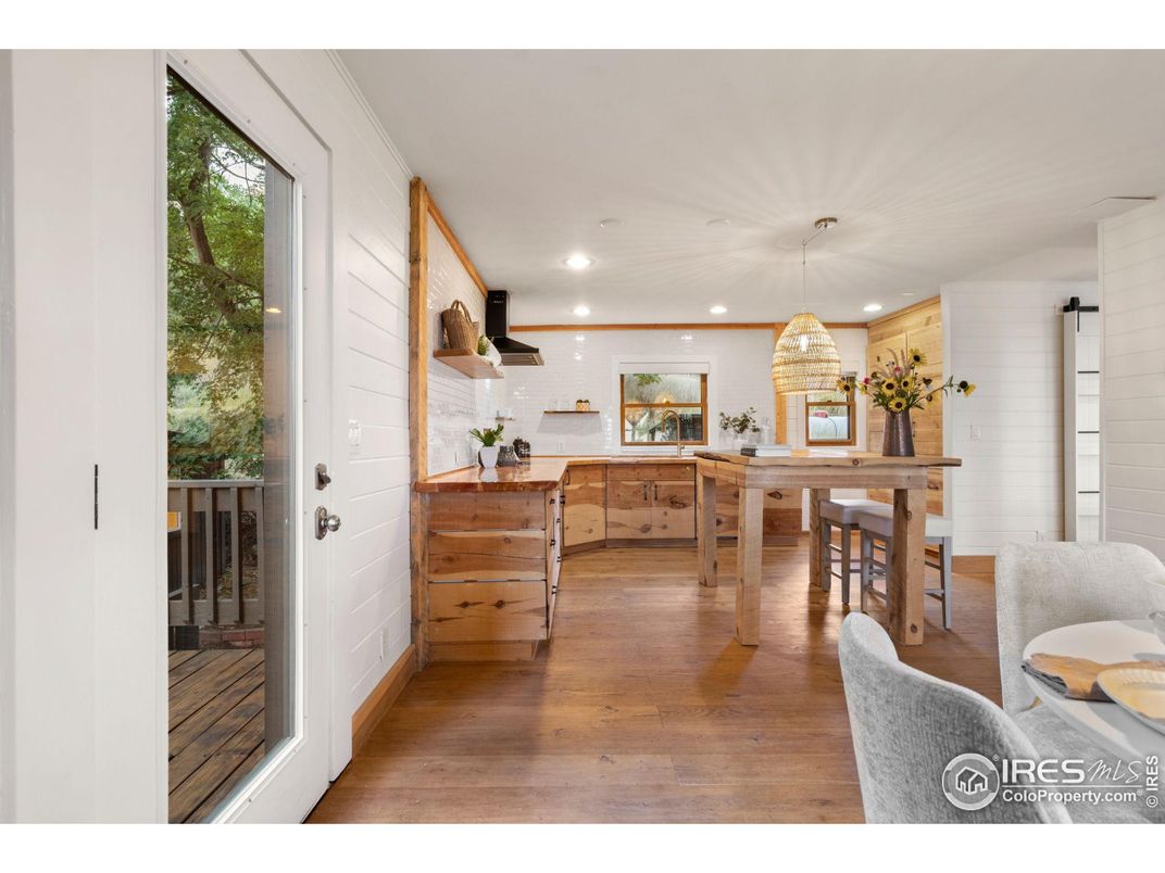 Dining room, Interior, Kitchen, Pendant Lights, Recessed Lighting, Wood Texture Flooring