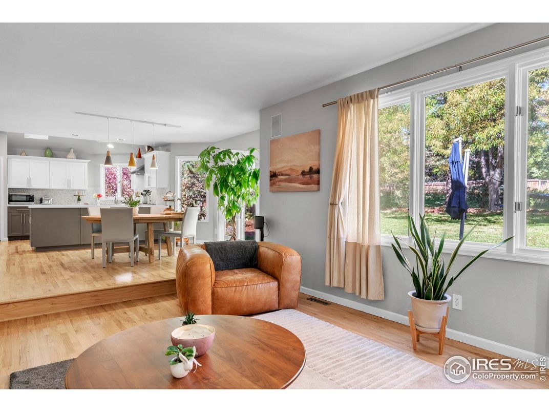 Dining room, Interior, Kitchen, Pendant Lights, Stainless Steel Appliances, Wood Texture Flooring
