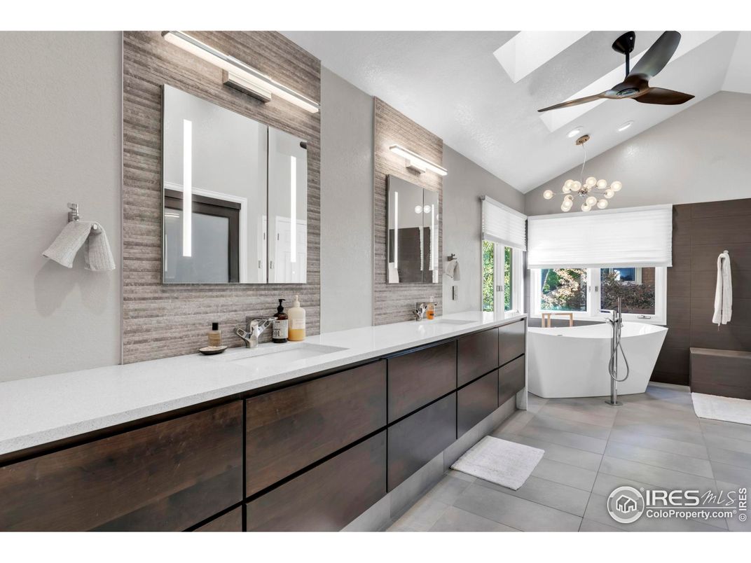 Bathroom, Dual Sink Vanities, Free Standing Baths, Interior, Recessed Lighting