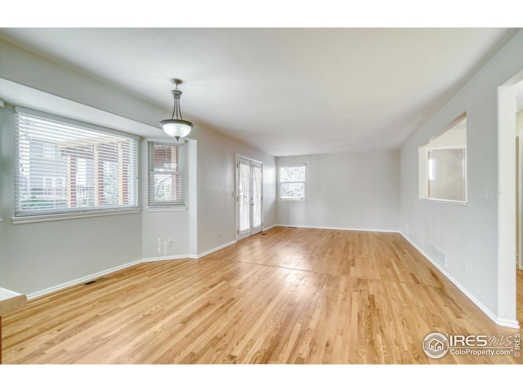 Empty room, Interior, Pendant Lights, Wood Texture Flooring