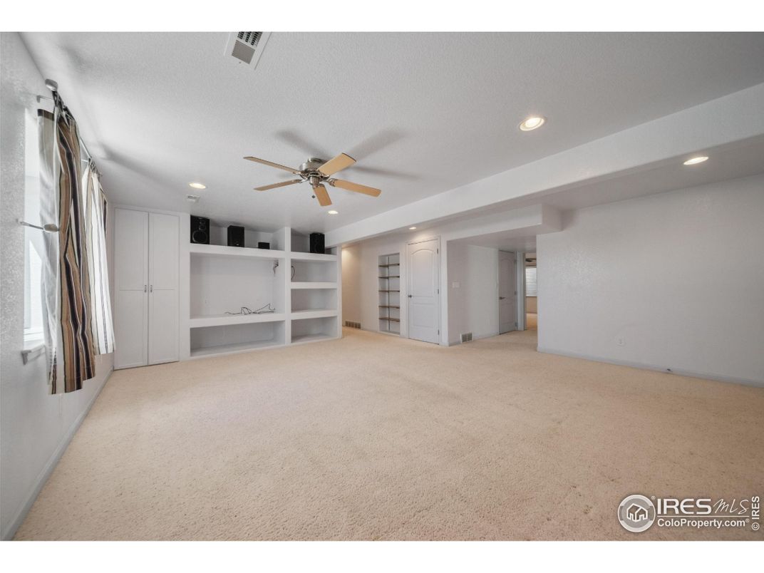 Empty room, Interior, Recessed Lighting