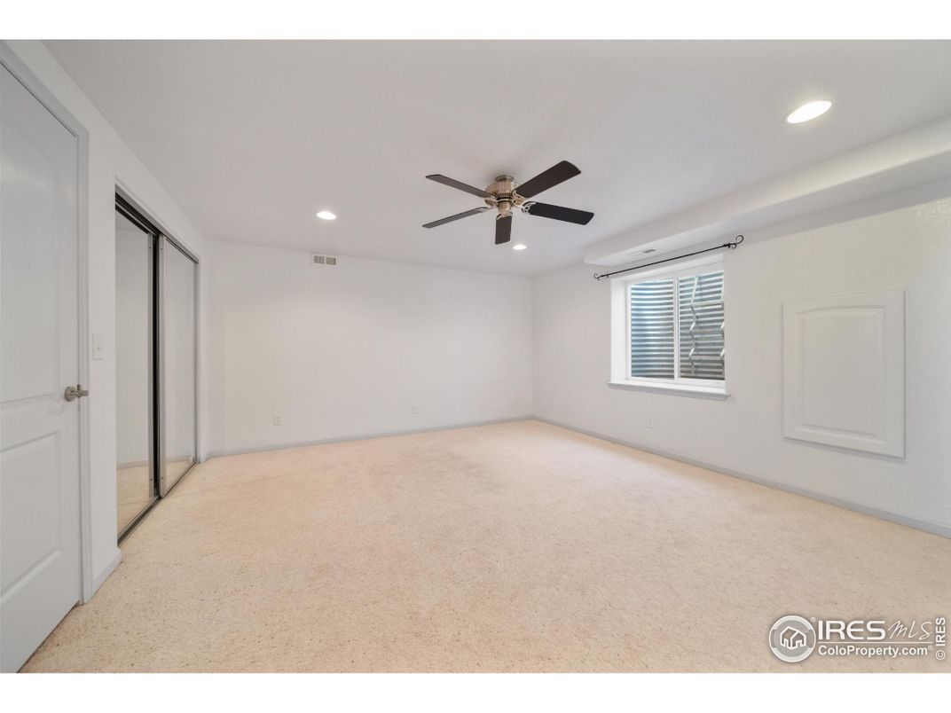 Empty room, Interior, Recessed Lighting