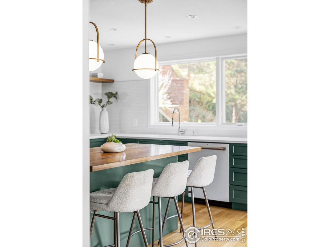 Interior, Pendant Lights, Recessed Lighting, Wood Texture Flooring