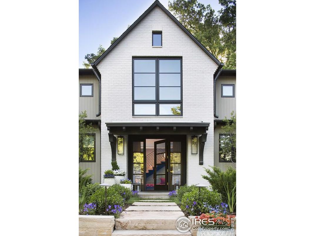 Exterior, Facade, Farmhouse