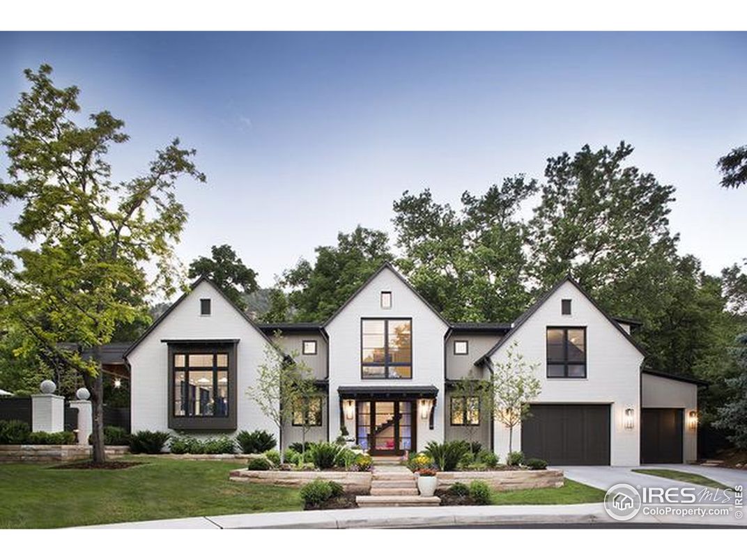 Attached, Exterior, Facade, Farmhouse