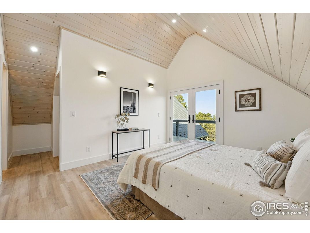 Bedroom, Interior, Recessed Lighting, Wooden Ceilings, Wood Texture Flooring