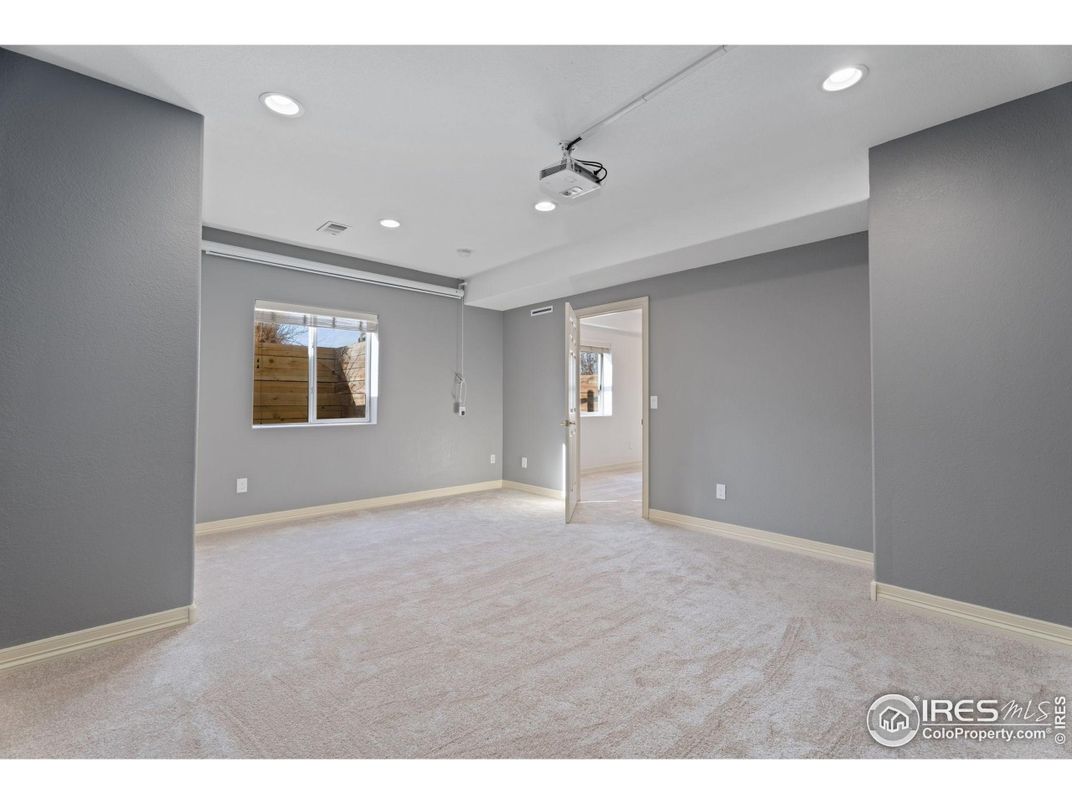 Empty room, Interior, Recessed Lighting