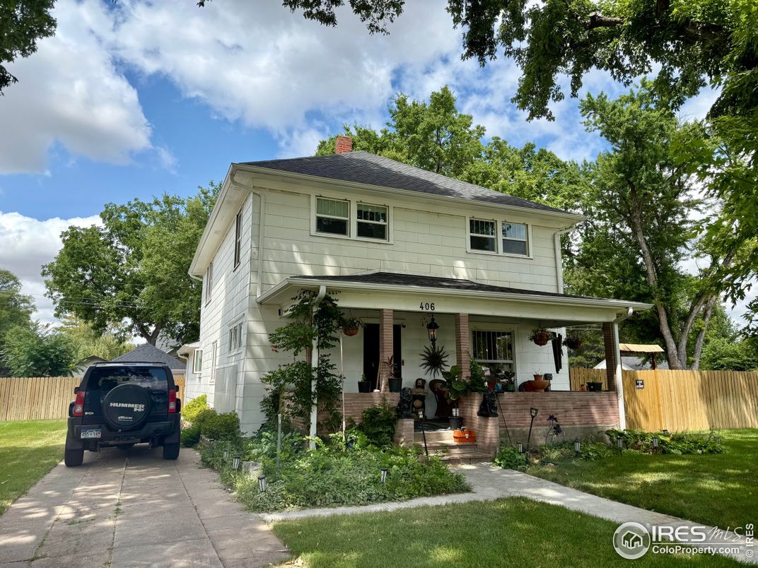 Exterior, Facade, American Foursquare