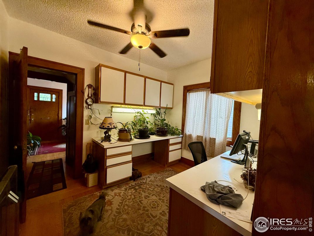 Home Office, Interior