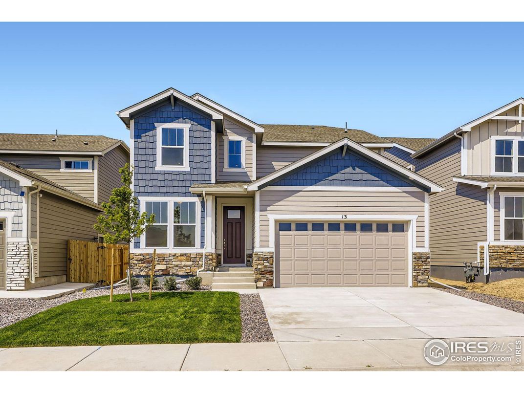 Attached, Exterior, Facade, American Craftsman
