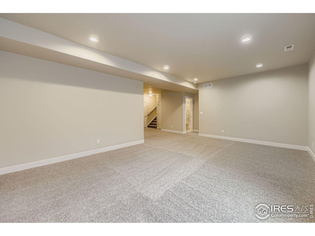 Empty room, Interior, Recessed Lighting